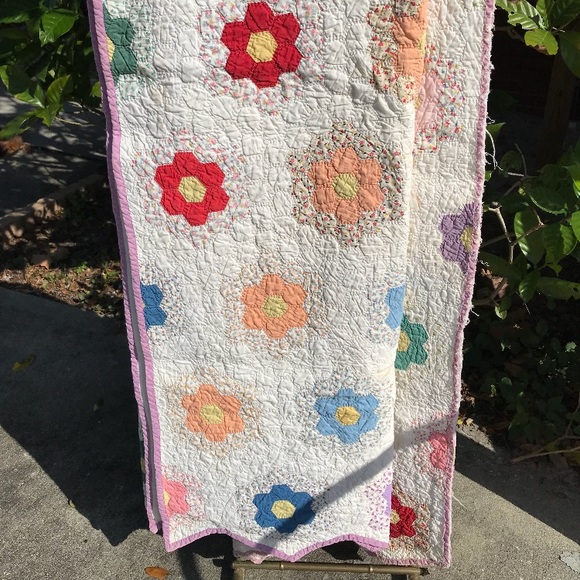 Antique 2 twin quilts from 1933 - Picture 1 of 4